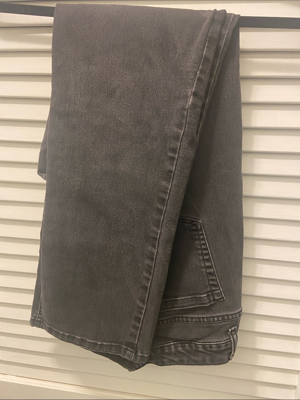 Jones New York Men's Washed Charcoal Gray Relaxed Jeans - Picture 2 of 2